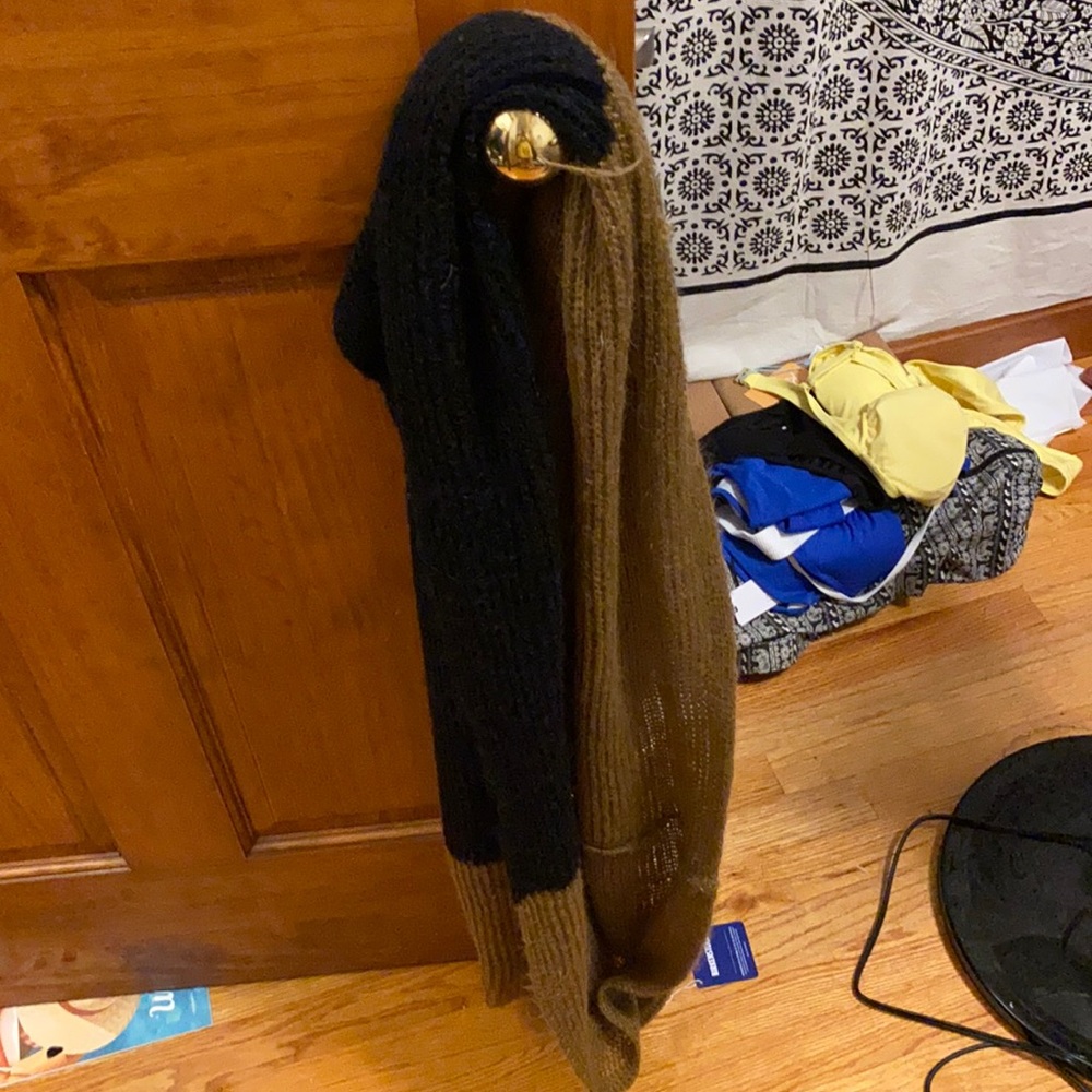 Black and brown circle scarf